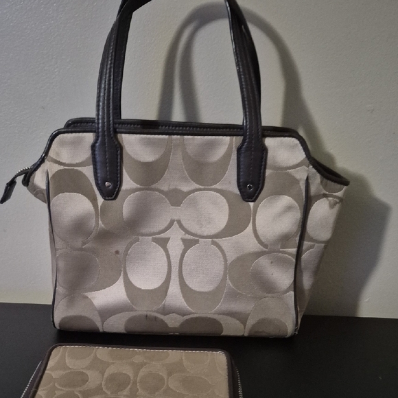 Coach Black and Cream Satchel Set - Picture 4 of 8